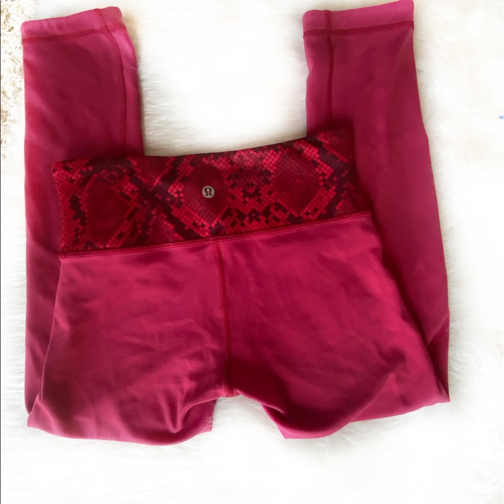 LuLuLemon Wunder Under Reversible Red Leggings 4 - Picture 3 of 5